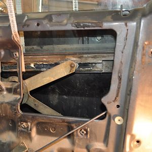 Door window motor replacement