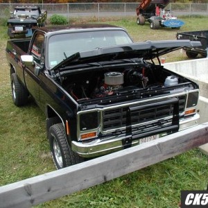Truck_with_hood_up
