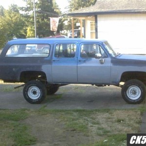 77_suburban_lifted