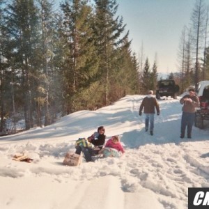 fam_in_snow
