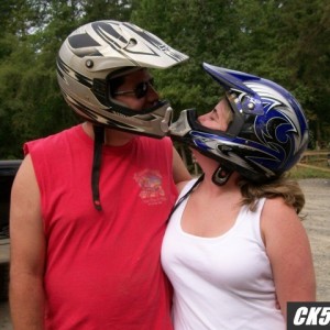 helmet kiss