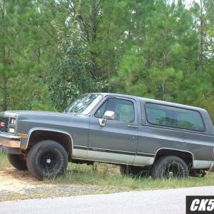 1989 GMC K5 Jimmy, stock on 15x10\'s w/32x11.50\'s