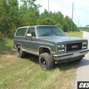 1989 GMC K5 Jimmy, stock on 15x10\'s w/32x11.50\'s