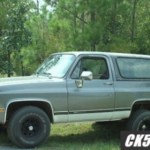 1989 GMC K5 Jimmy, stock on 15x10\'s w/32x11.50\'s