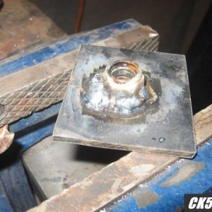 Plate_with_nut_welded