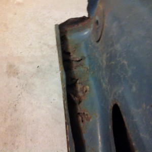 Hood Corner rust 1
