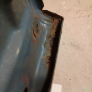 Hood Corner rust 2