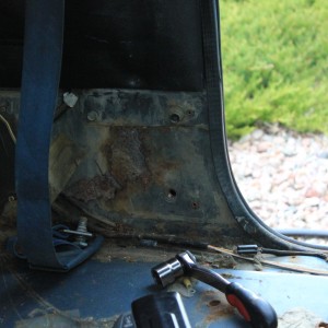 b pillar rust