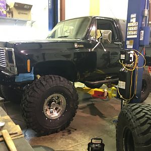 side shot of 41.5 pitbulls on the K5