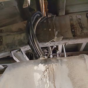 left tank lines