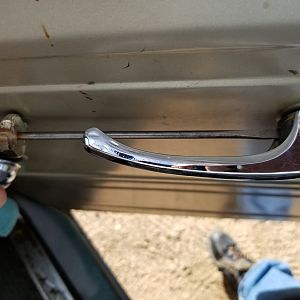Handle set screw