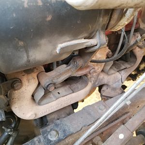 Driver exhaust manifold