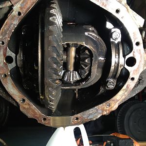 cracked 10 bolt