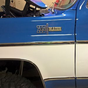 Fender emblem