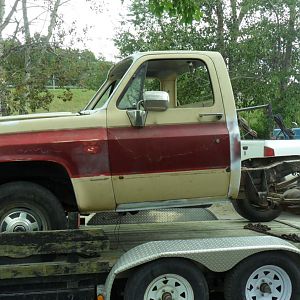 85GMCJD bought a pretty stripped 84 shorty for some drive train