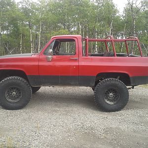 85GMCJD I like the 37s, but I liked the 35's too, Lost no fuel economy with the 37s, lower revs same gears 4.10s and a sm465