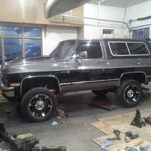 85GMCJD one of my brothers found a super sweet 89 Jimmy.  He bought it...then we torn it down