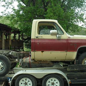with the short box donor off to a new home, I was down to $350 into the suburban build not including paint and body supplies.