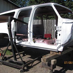 I used an engine crane and the seatbelt bolt holes to lift from...Balance was near perfect