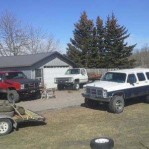 New tires and rims for the Suburban again.  A buddy needed some gun smithing and custom work...Traded me for some 37 Nittos on 20s