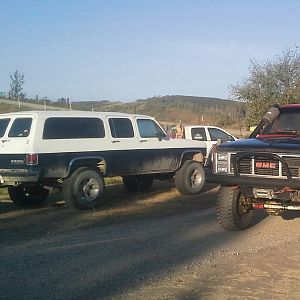 Actually handles the trailer not bad with the 37s on 20s