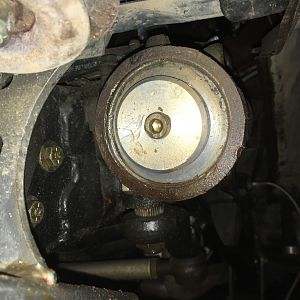 Steering box end cap lock ring