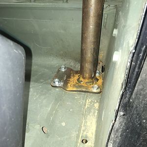 Cage floor plate