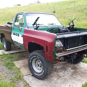 The box is pretty rust free. But has some ranch work pinstriping