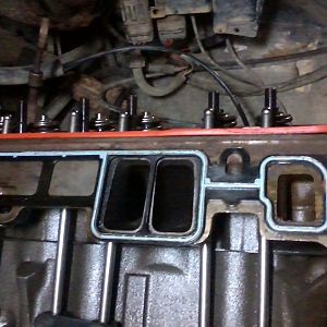 Takeout engine with questionable design Vortec gaskets