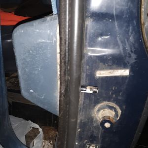 Seat belt retract button