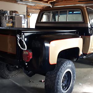 Pinstripe on the tailgate