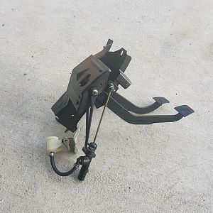 Clutch/brake pedal