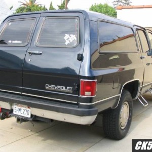 1991 V2500 Suburban Rear View