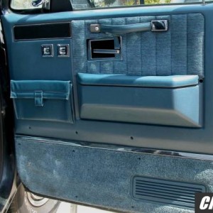1991 V2500 Suburban Pass Side Door