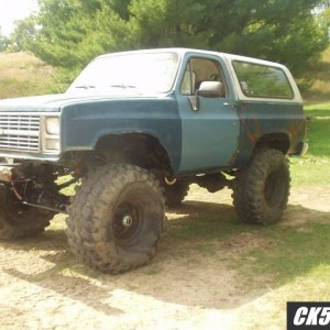 85 k5  44"mudders 8" lift
