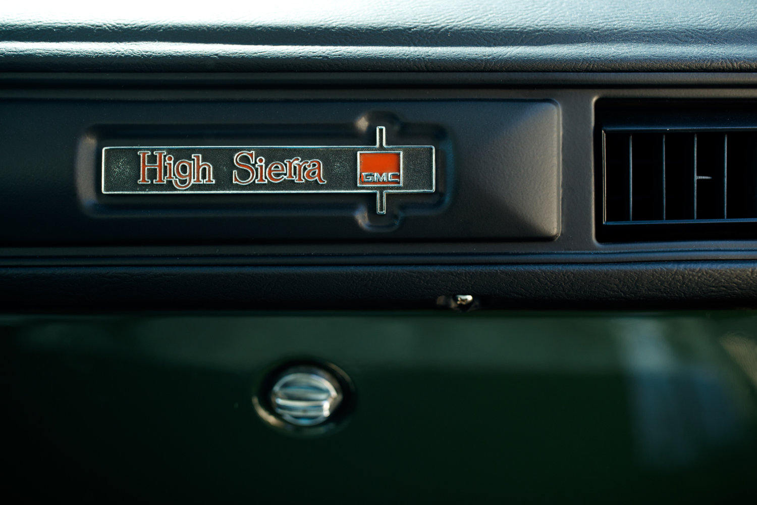 1975 GMC Jimmy - Photos by Larry Chen