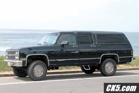 1991 V2500 Suburban by beach