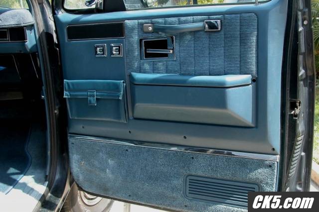 1991 V2500 Suburban Pass Side Door