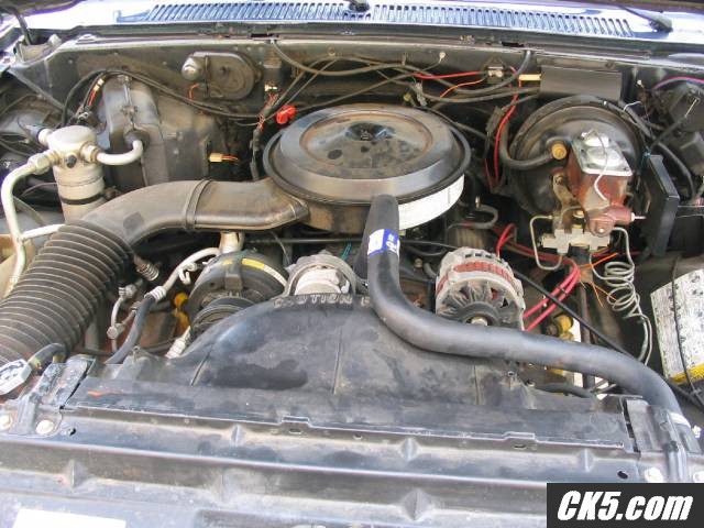 1991 V2500 Suburban Under Hood