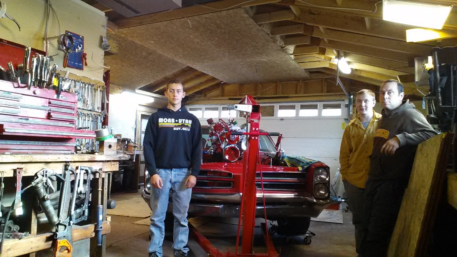 4 years building the car and now engine install... special day for my boy