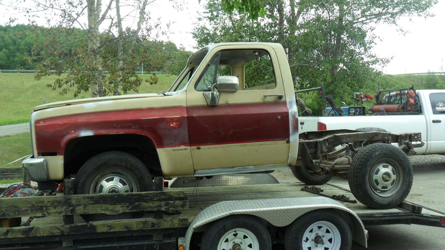 85GMCJD bought a pretty stripped 84 shorty for some drive train