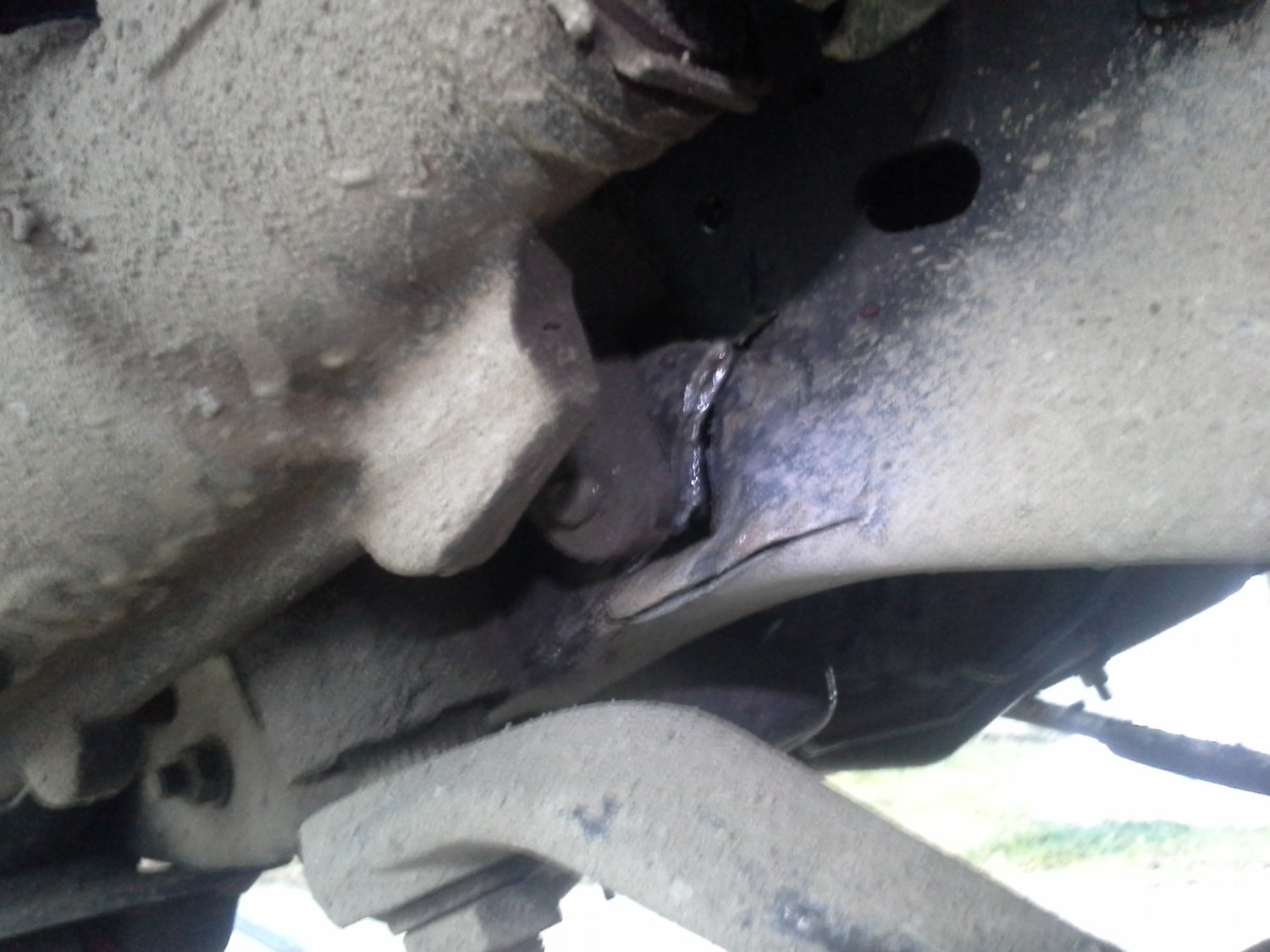 85GMCJD yup frame looks cracked, bad too