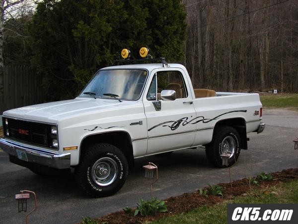 86, k5 with a 350, 700r4 and the graphics are custom