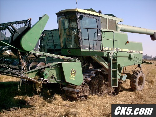 8820 Track combine