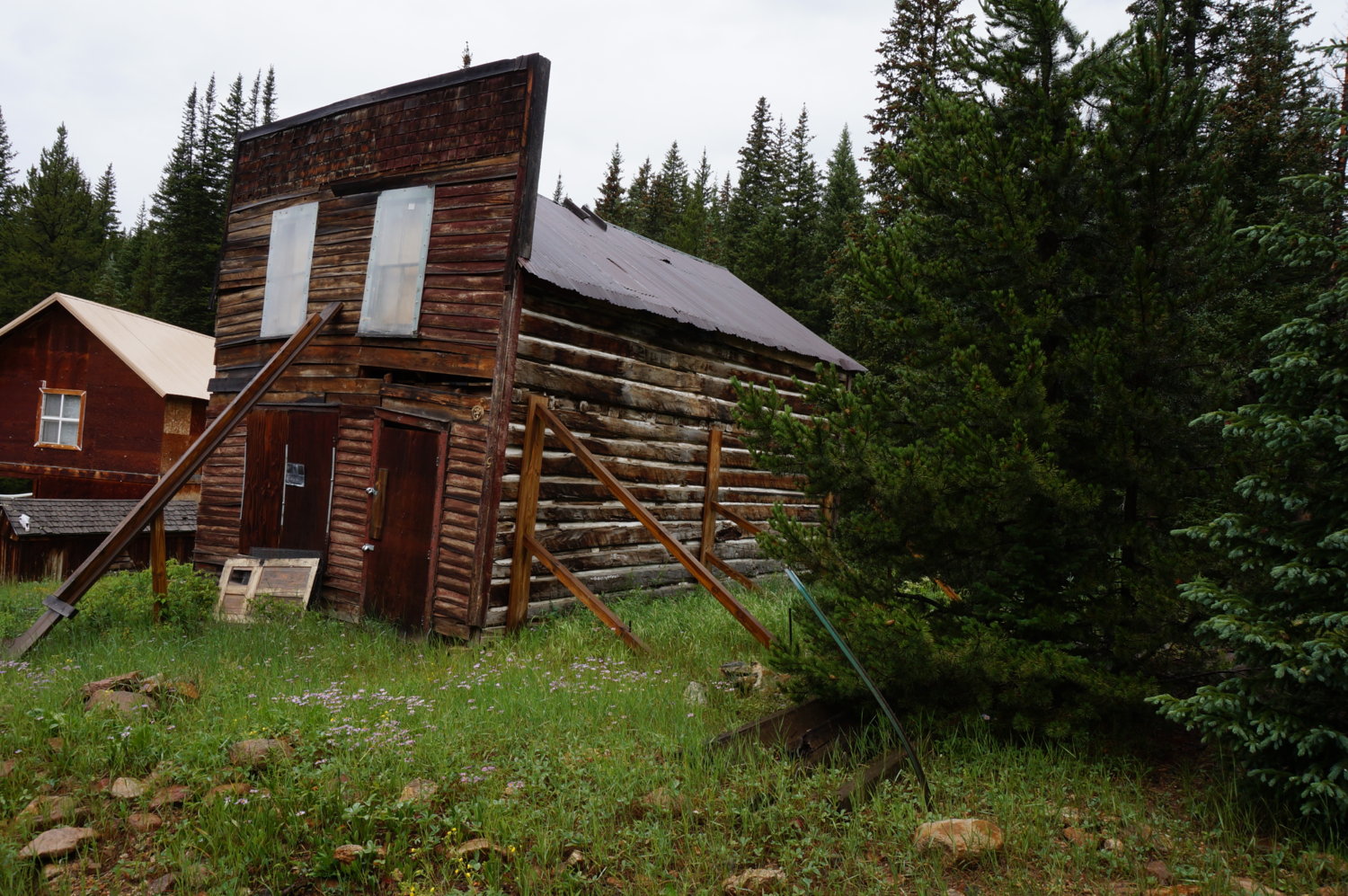 Apex ghost town hotel