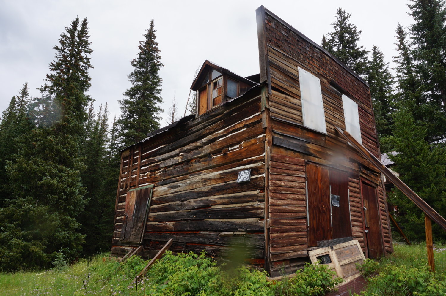 Apex ghost town hotel