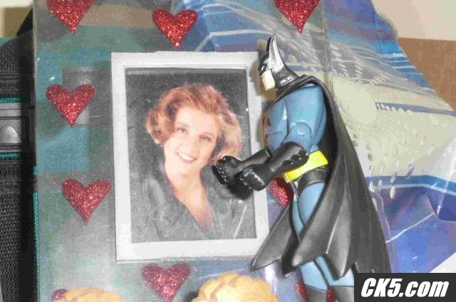 Batman_scoping_out_Mel