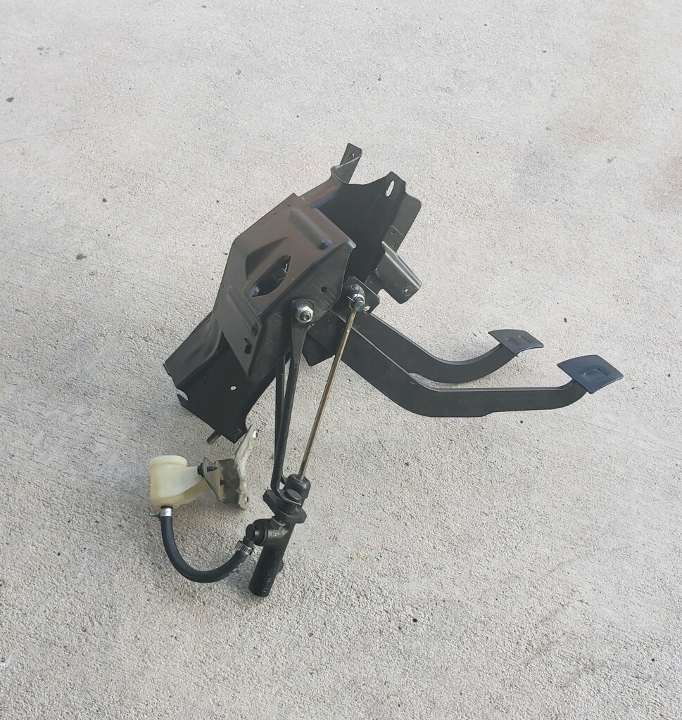 Clutch/brake pedal