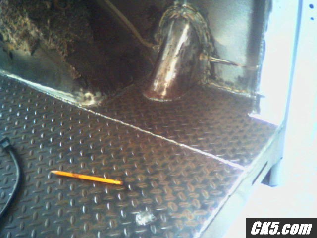 Diamond_plate_bed_floor