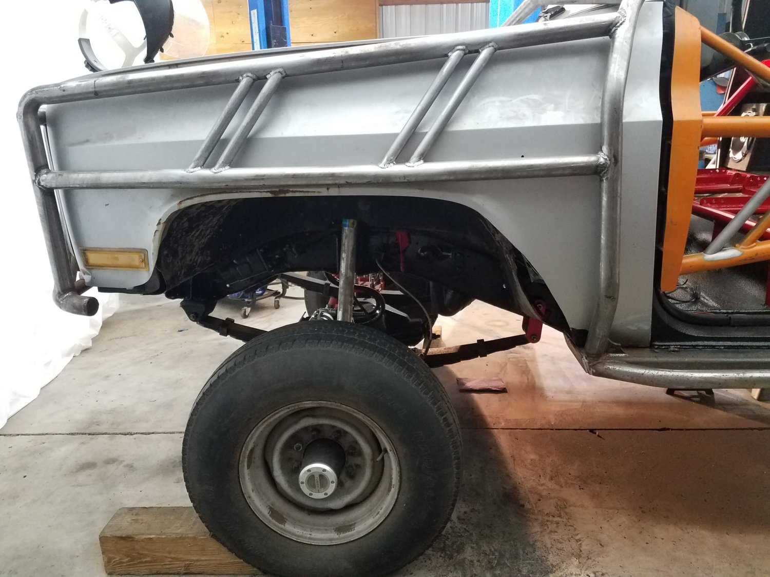 Driver fender trim